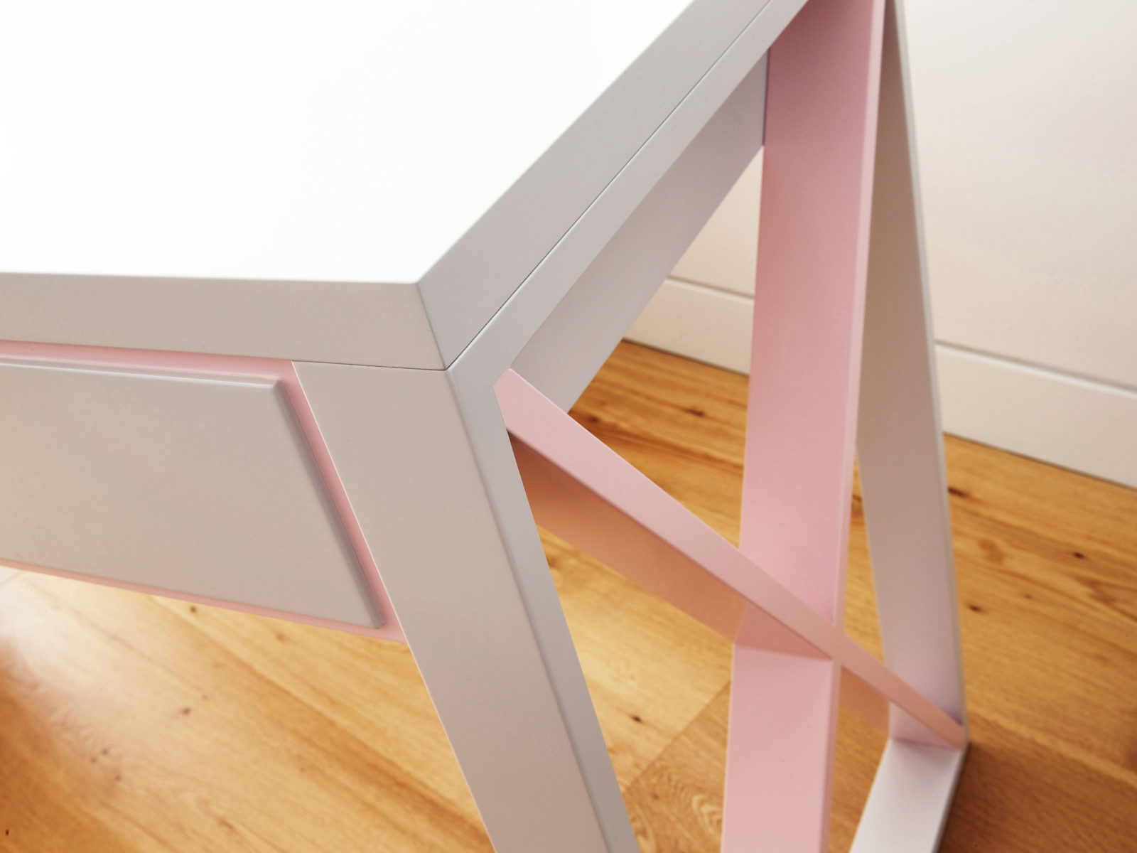 X lacquered desk detail