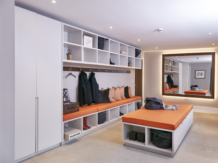 Lacquered boot room