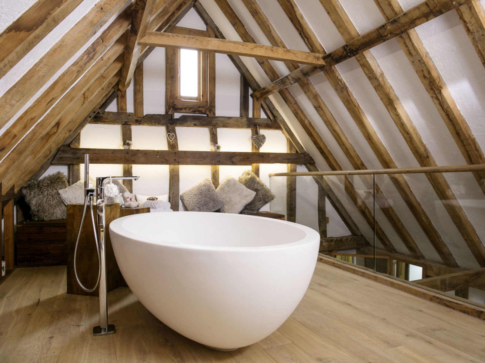 Burry Lodge hotel honeymoon suite with freestanding bath