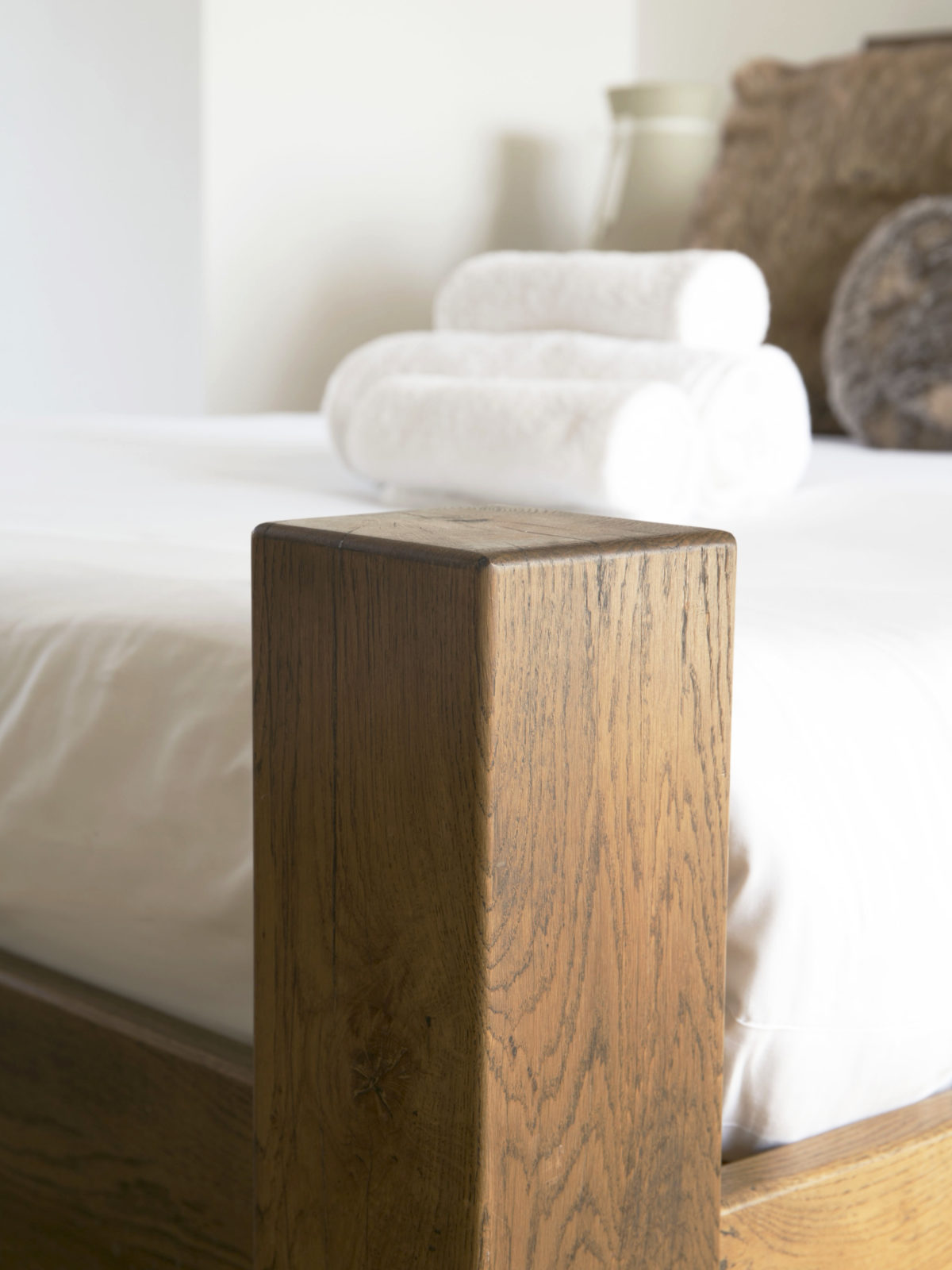 Solid oak bed detail