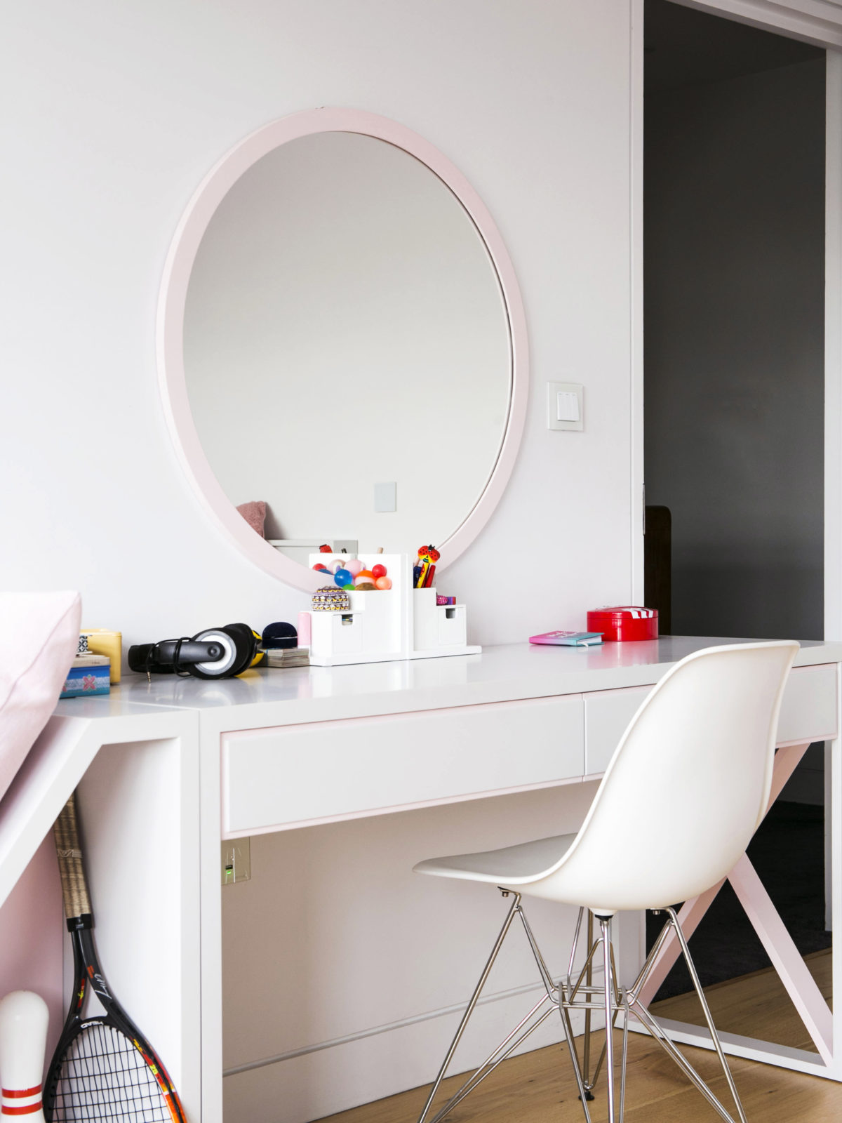 bespoke lacquered desk with mirror