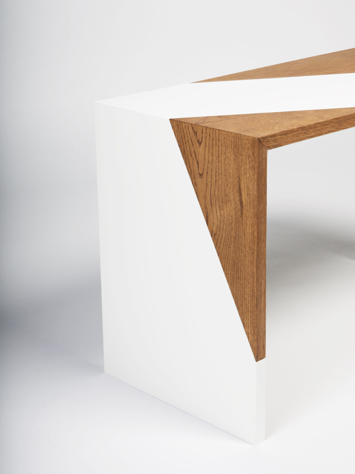 oak veneer and white lacquered desk detail