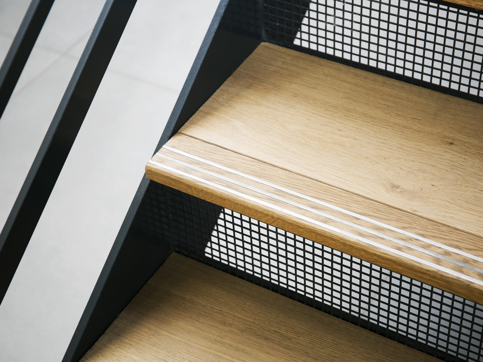 comercial staircase step detail